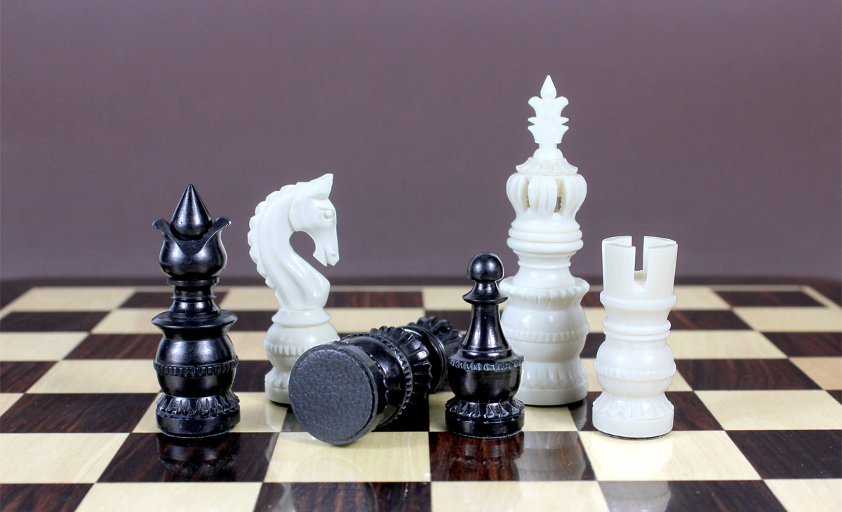All chess pieces have felted bottom.